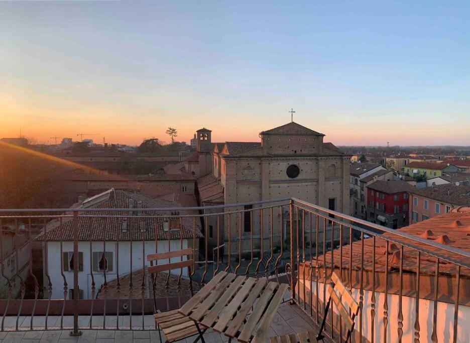 Mansarda Con Vista In Centro A Piacenza Apartamento Exterior foto