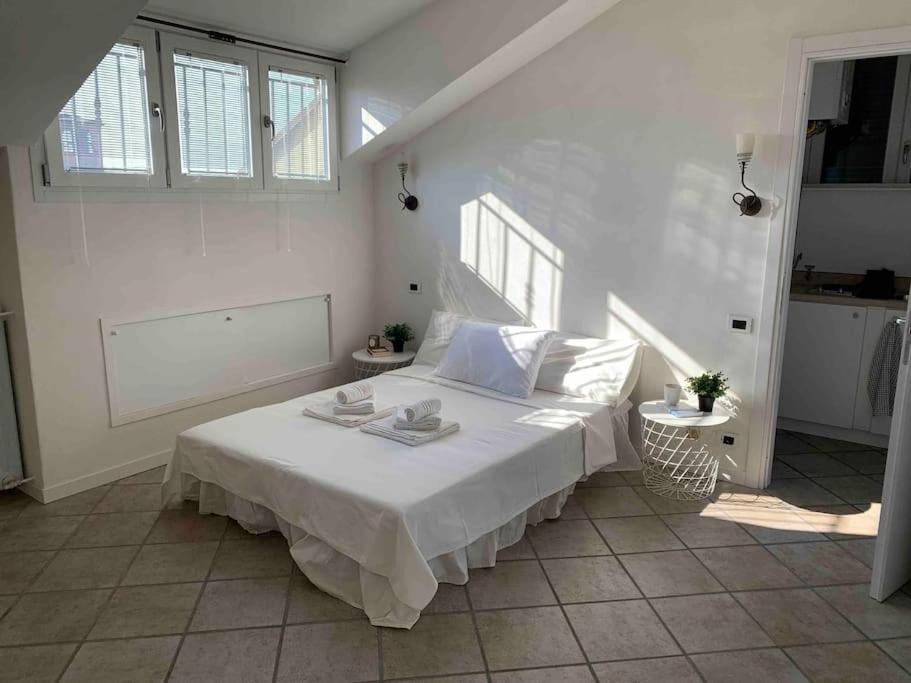 Mansarda Con Vista In Centro A Piacenza Apartamento Exterior foto
