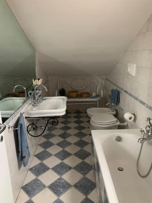 Mansarda Con Vista In Centro A Piacenza Apartamento Exterior foto